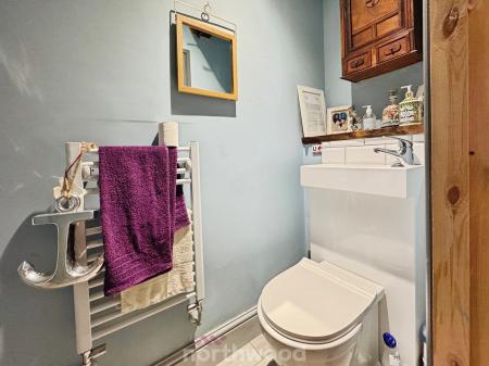 4 bedroom Coach House for sale in Bridge Street, Thorne, Doncaster, DN8