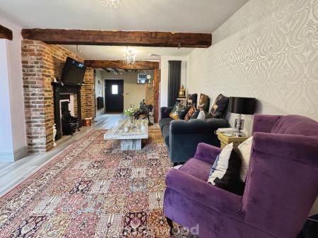 4 bedroom Coach House for sale in Bridge Street, Thorne, Doncaster, DN8