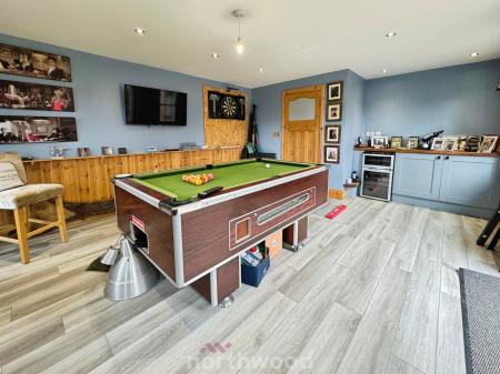 4 bedroom Coach House for sale in Bridge Street, Thorne, Doncaster, DN8