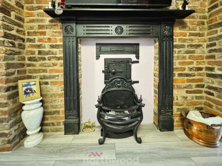 4 bedroom Coach House for sale in Bridge Street, Thorne, Doncaster, DN8