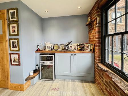 4 bedroom Coach House for sale in Bridge Street, Thorne, Doncaster, DN8