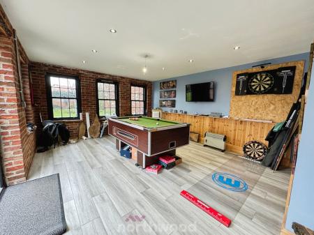 4 bedroom Coach House for sale in Bridge Street, Thorne, Doncaster, DN8