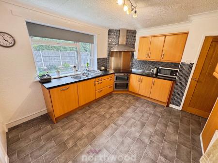 3 bedroom Detached bungalow for sale in Dorothy Avenue, Thorne, Doncaster, DN8