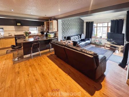 3 bedroom Detached house for sale in Hatfield Road, Thorne, Doncaster, DN8