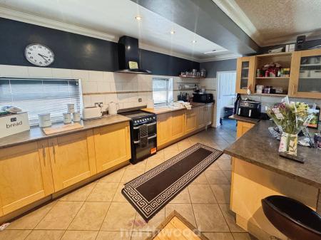 3 bedroom Detached house for sale in Hatfield Road, Thorne, Doncaster, DN8