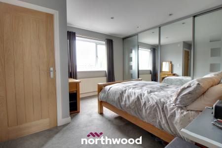 4 bedroom Detached house for sale in Kingsmede, Moorends, Doncaster, DN8