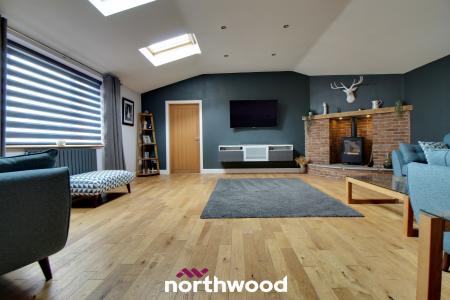 4 bedroom Detached house for sale in Kingsmede, Moorends, Doncaster, DN8