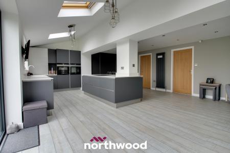 4 bedroom Detached house for sale in Kingsmede, Moorends, Doncaster, DN8