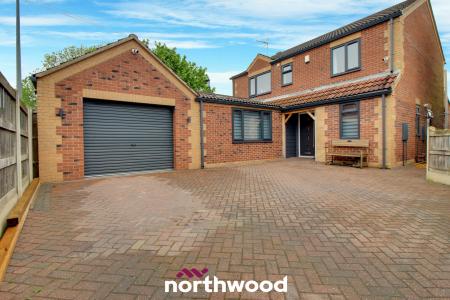 4 bedroom Detached house for sale in Kingsmede, Moorends, Doncaster, DN8