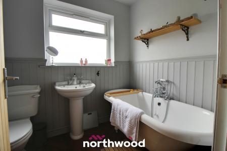 4 bedroom Detached house for sale in Kingsmede, Moorends, Doncaster, DN8