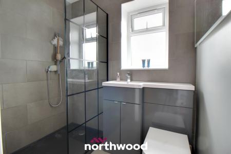 4 bedroom Detached house for sale in Kingsmede, Moorends, Doncaster, DN8