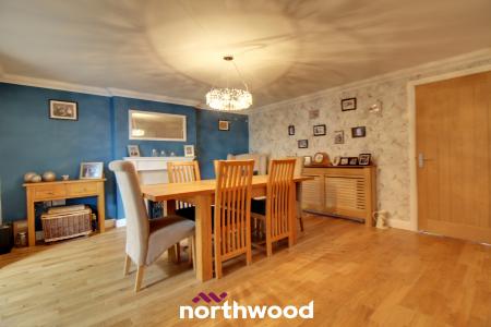 4 bedroom Detached house for sale in Kingsmede, Moorends, Doncaster, DN8