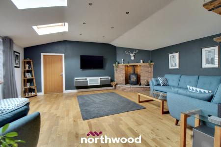 4 bedroom Detached house for sale in Kingsmede, Moorends, Doncaster, DN8