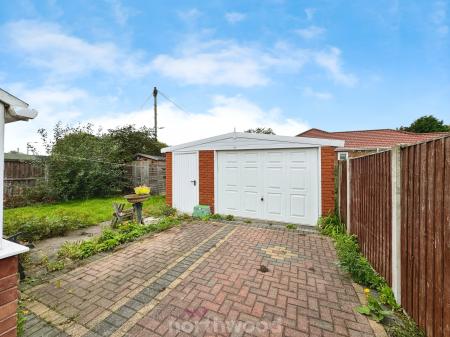 2 bedroom Detached bungalow for sale in Kirton Lane, Doncaster, Doncaster, DN8