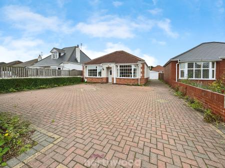2 bedroom Detached bungalow for sale in Kirton Lane, Doncaster, Doncaster, DN8