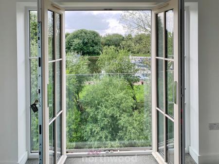 2 bedroom Apartment for sale in Moorings Drive, Thorne, Doncaster, DN8