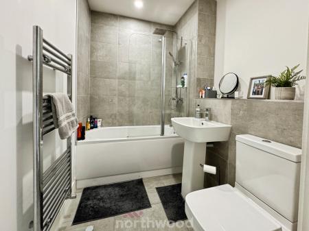 2 bedroom Apartment for sale in Moorings Drive, Thorne, Doncaster, DN8