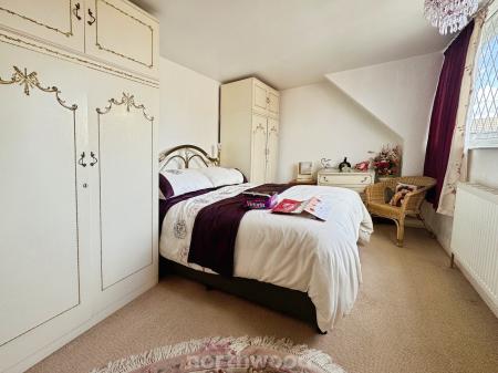 2 bedroom Semi-detached house for sale in Newholme Drive, Moorends, Doncaster, DN8