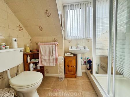 2 bedroom Semi-detached house for sale in Newholme Drive, Moorends, Doncaster, DN8