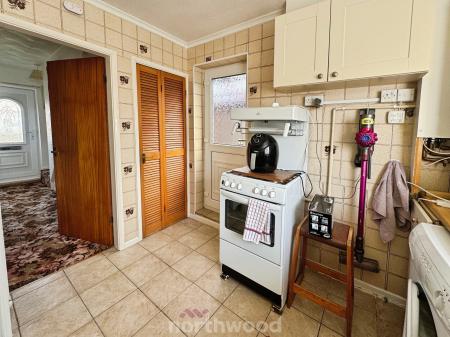 2 bedroom Semi-detached house for sale in Newholme Drive, Moorends, Doncaster, DN8