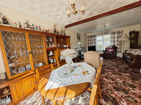 2 bedroom Semi-detached house for sale in Newholme Drive, Moorends, Doncaster, DN8