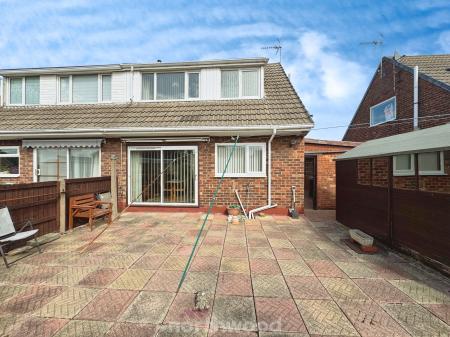 2 bedroom Semi-detached house for sale in Newholme Drive, Moorends, Doncaster, DN8