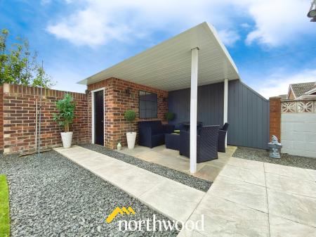 3 bedroom Semi-detached bungalow for sale in Redland Crescent, Thorne, DN8