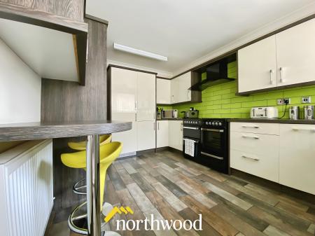 3 bedroom Semi-detached bungalow for sale in Redland Crescent, Thorne, DN8