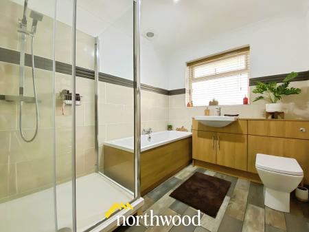 3 bedroom Semi-detached bungalow for sale in Redland Crescent, Thorne, DN8