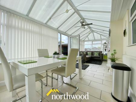 3 bedroom Semi-detached bungalow for sale in Redland Crescent, Thorne, DN8