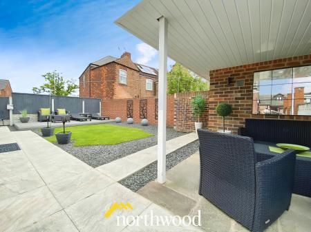 3 bedroom Semi-detached bungalow for sale in Redland Crescent, Thorne, DN8