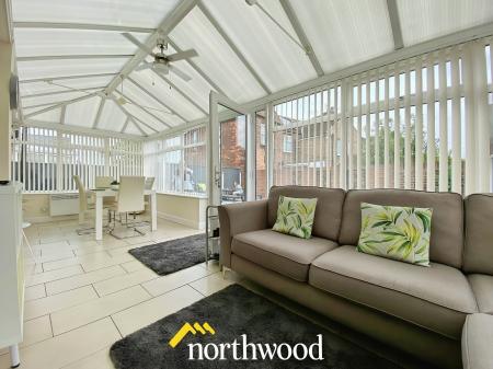 3 bedroom Semi-detached bungalow for sale in Redland Crescent, Thorne, DN8