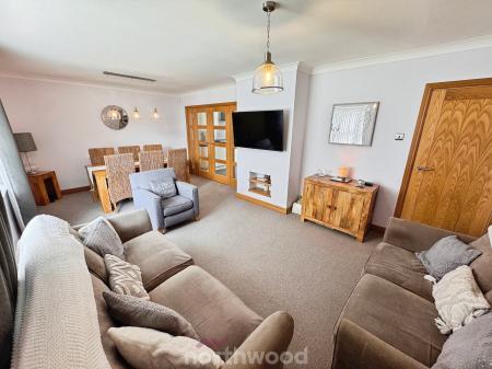 3 bedroom Detached bungalow for sale in South End, Thorne, Doncaster, DN8