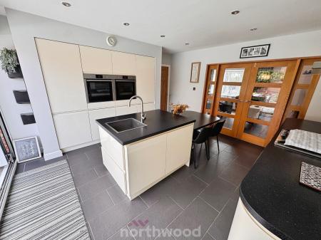 3 bedroom Detached bungalow for sale in South End, Thorne, Doncaster, DN8