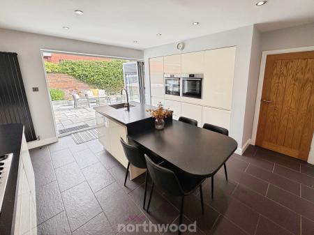 3 bedroom Detached bungalow for sale in South End, Thorne, Doncaster, DN8