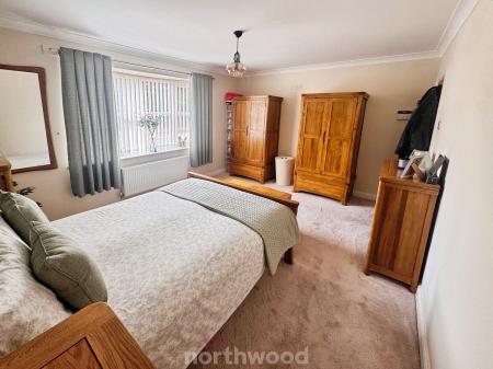 3 bedroom Detached bungalow for sale in South End, Thorne, Doncaster, DN8