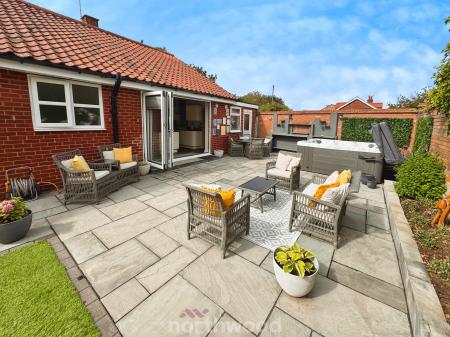 3 bedroom Detached bungalow for sale in South End, Thorne, Doncaster, DN8