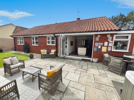 3 bedroom Detached bungalow for sale in South End, Thorne, Doncaster, DN8