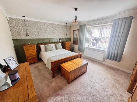 3 bedroom Detached bungalow for sale in South End, Thorne, Doncaster, DN8