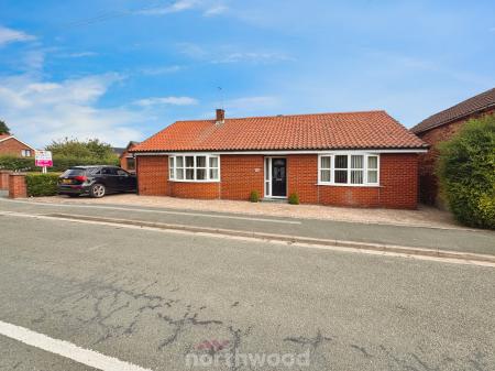 3 bedroom Detached bungalow for sale in South End, Thorne, Doncaster, DN8