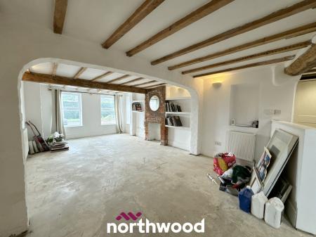 4 bedroom Semi-detached house for sale in South End, Thorne, Doncaster, DN8