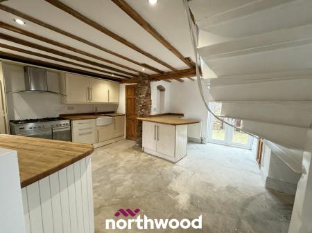 4 bedroom Semi-detached house for sale in South End, Thorne, Doncaster, DN8