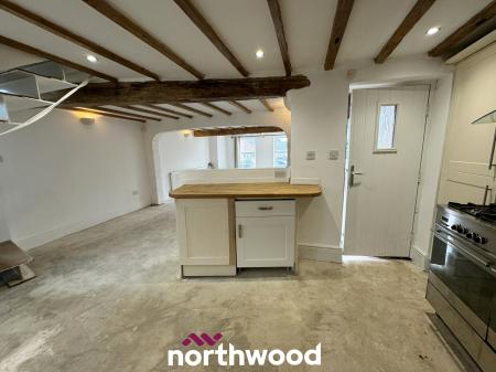 4 bedroom Semi-detached house for sale in South End, Thorne, Doncaster, DN8