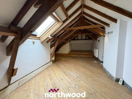 4 bedroom Semi-detached house for sale in South End, Thorne, Doncaster, DN8