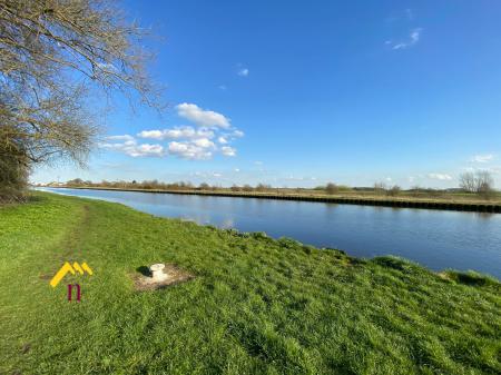 2 bedroom Town house for sale in Spring Cottages, Sugar Mill Ponds, Rawcliffe Bridge, Goole, DN14