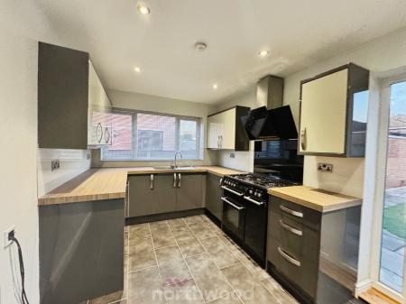 3 bedroom Semi-detached house for sale in St Michaels Close, Thorne, Doncaster, DN8