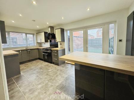 3 bedroom Semi-detached house for sale in St Michaels Close, Thorne, Doncaster, DN8