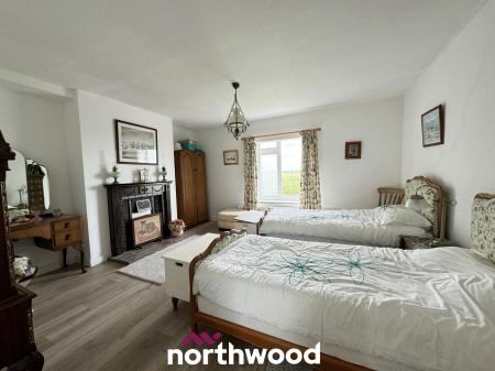 3 bedroom Detached house for sale in Swinefleet Road, Swinefleet, Goole, DN14