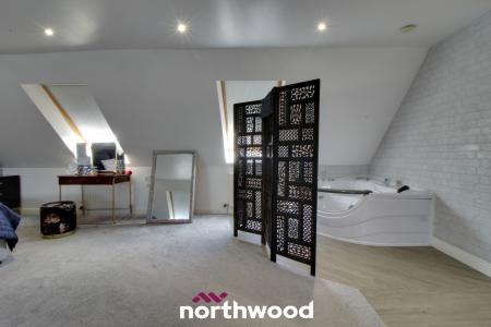 5 bedroom Bungalow for sale in West Court, Thorne, Doncaster, DN8