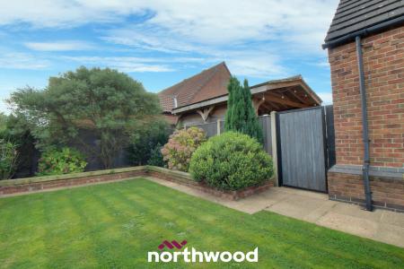 5 bedroom Bungalow for sale in West Court, Thorne, Doncaster, DN8